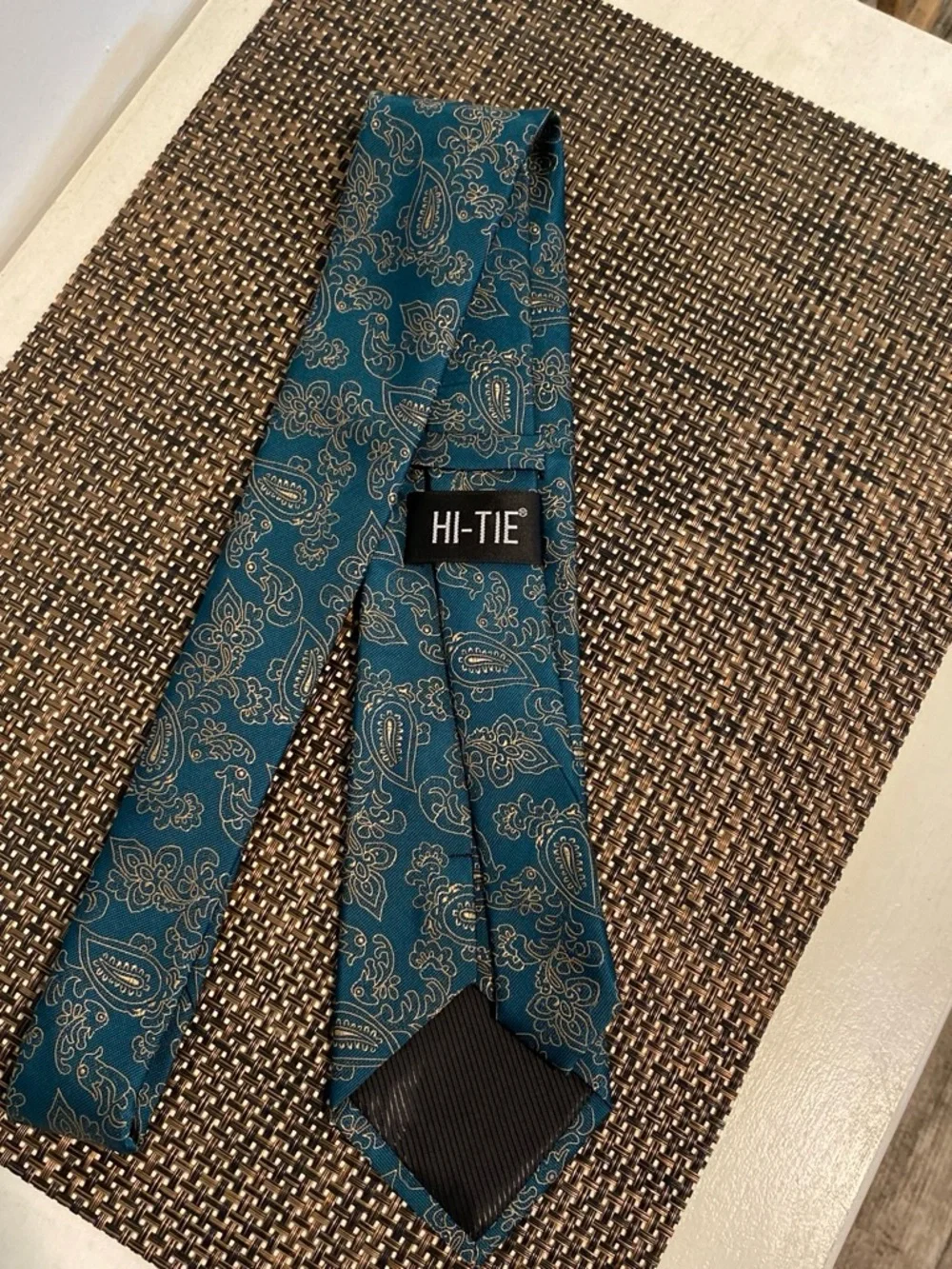 Hi-Tie Mens Teal Paisley Men’s Silk Tie with Gold Paisley Accents